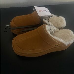 Joyspun Women's Tan Slippers